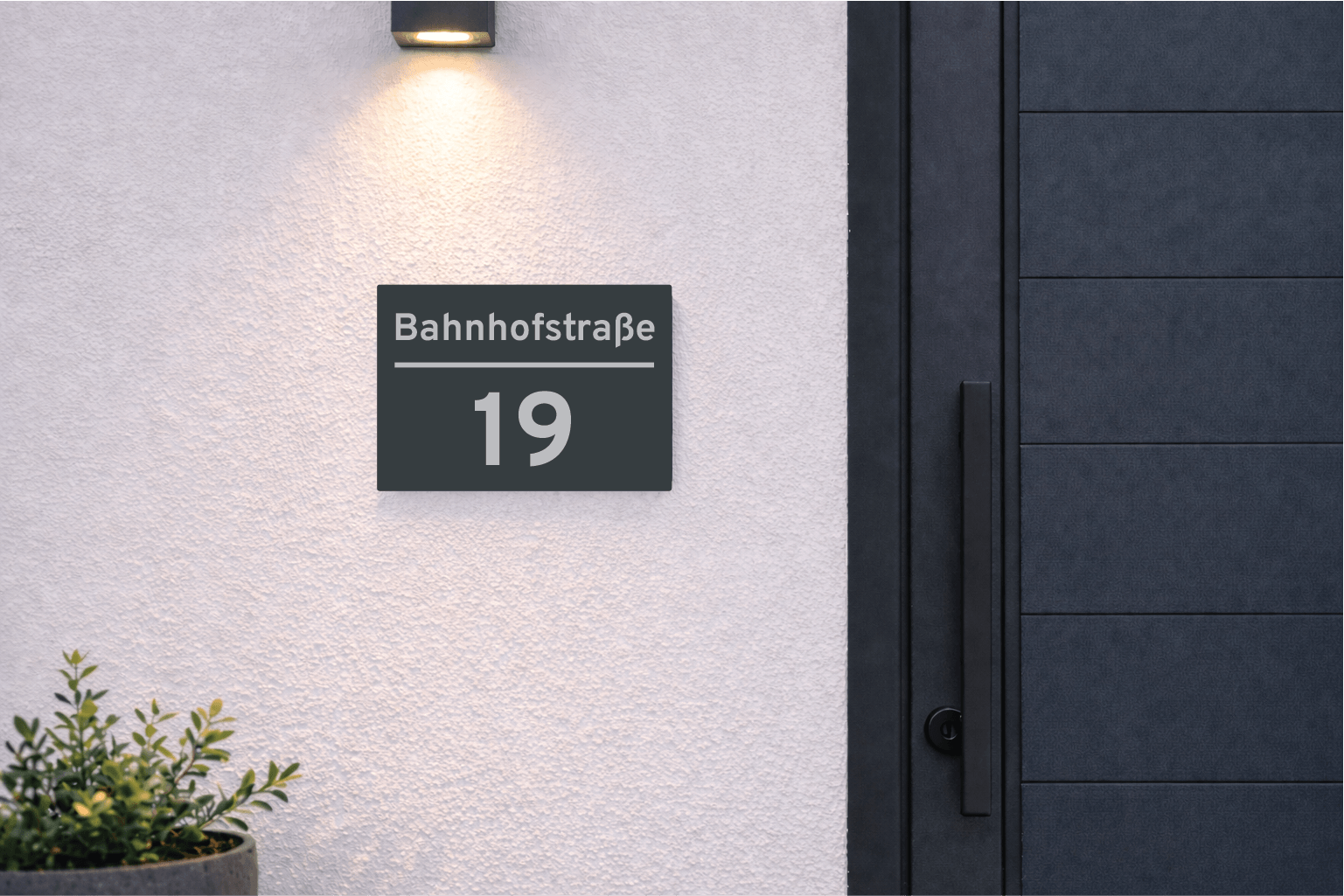 Hausnummernschild Modern – Gravurkraft handgefertigtes personalisiertes Schild